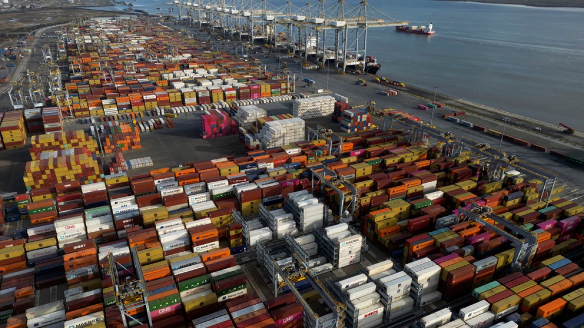 UK authorities seize more than two tonnes of cocaine in ‘one of largest’ busts