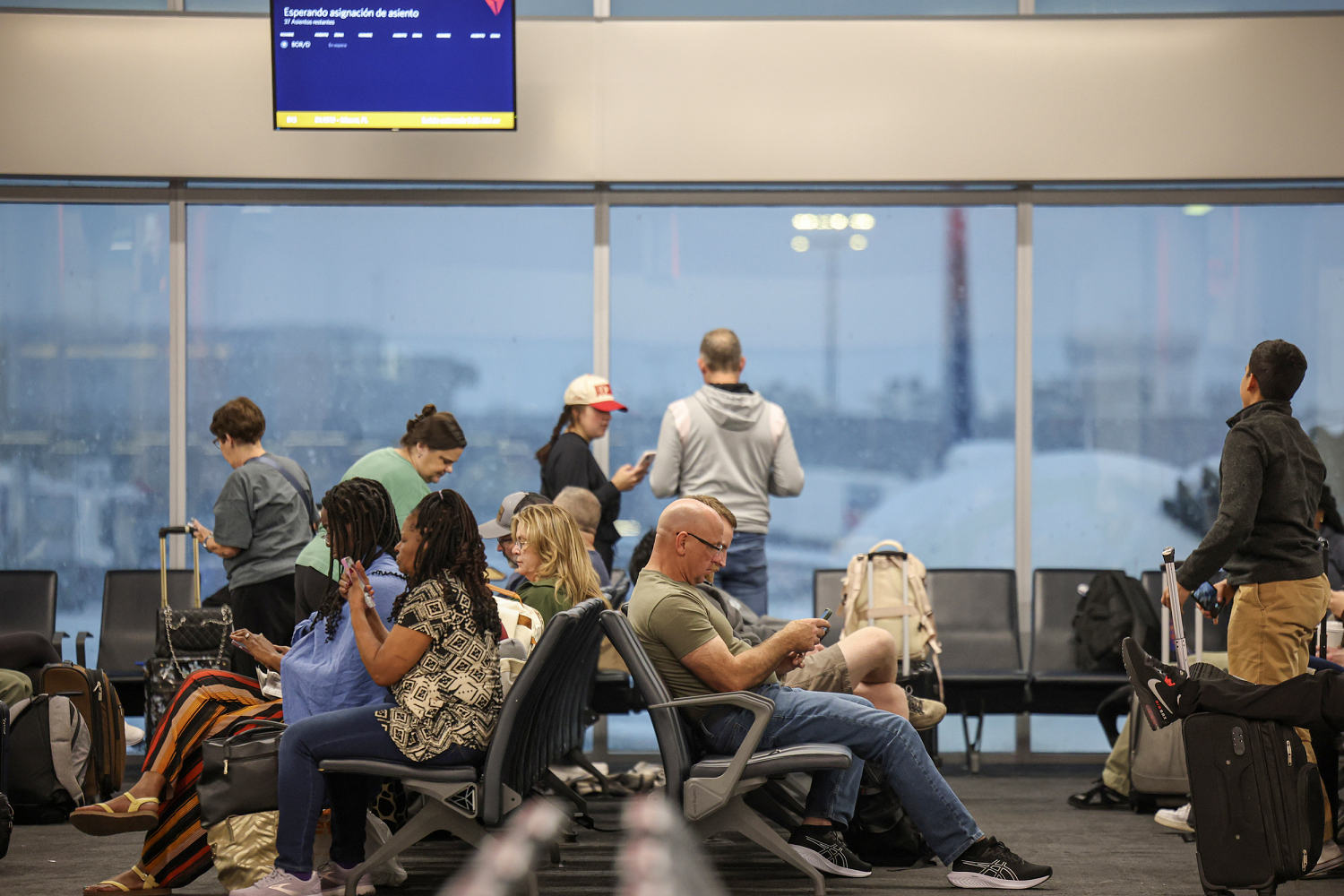 Almost 500 flights canceled out of Atlanta airport due to severe weather