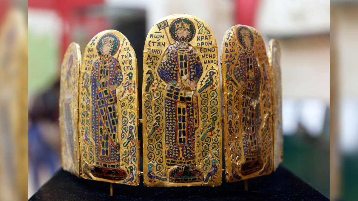 Monomachos Crown: The 1,000-year-old crown honoring ‘the one who fights alone’ found by a farmer in a field