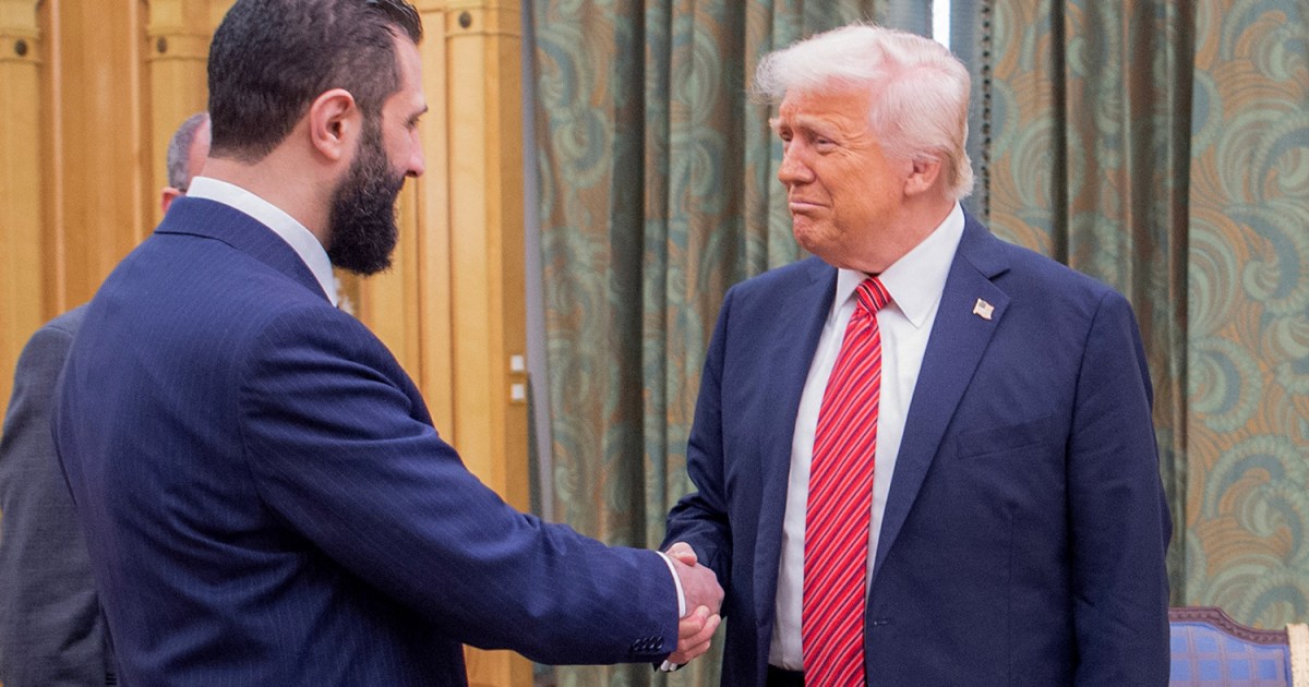 Trump formally orders lifting of Syria sanctions