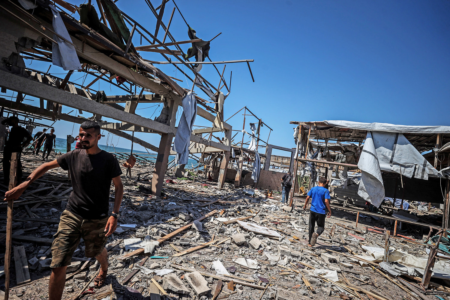 74 killed in Gaza as Israeli forces strike a cafe and fire on people seeking food