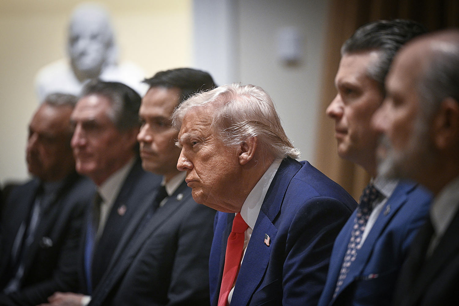 Fox News, MAGA hats and cookies: Inside Trump’s West Wing