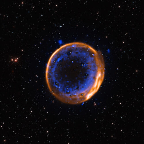 New evidence that some supernovae may be a “double detonation”