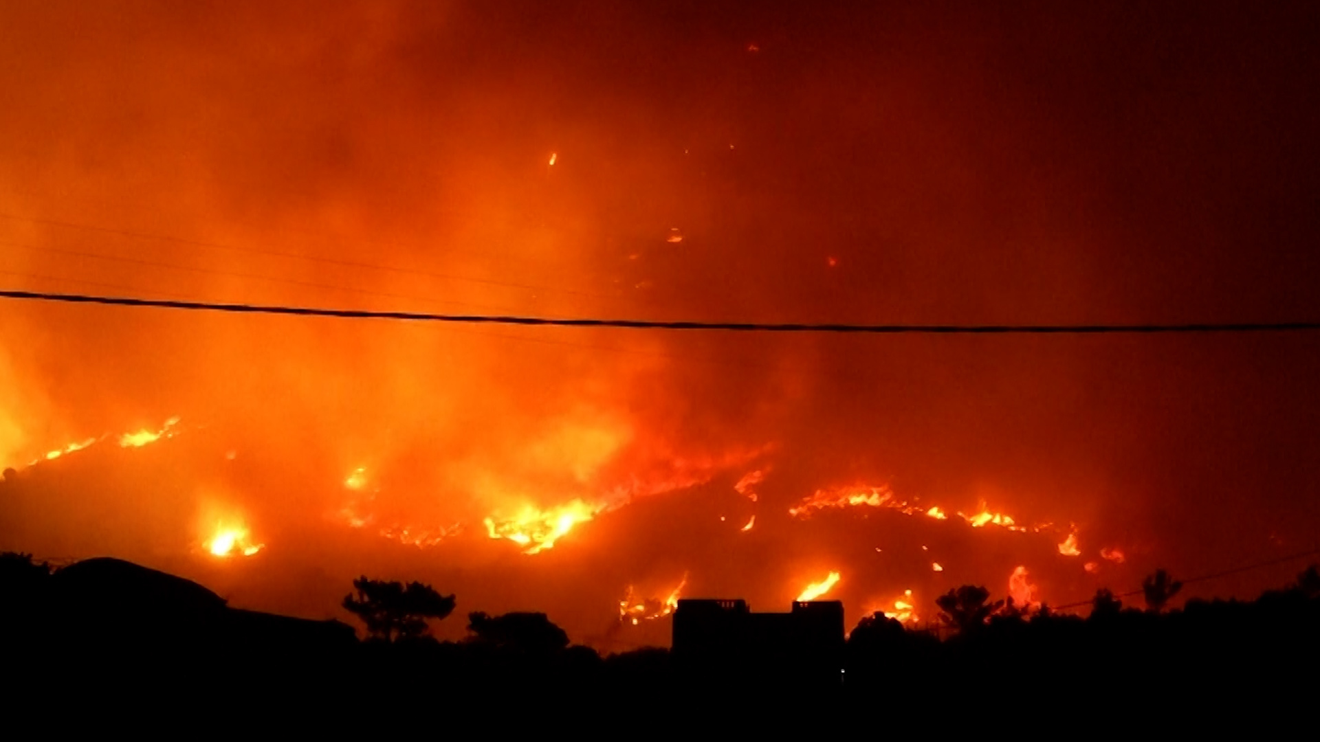 Wildfires force more evacuations in Turkiye and Greece