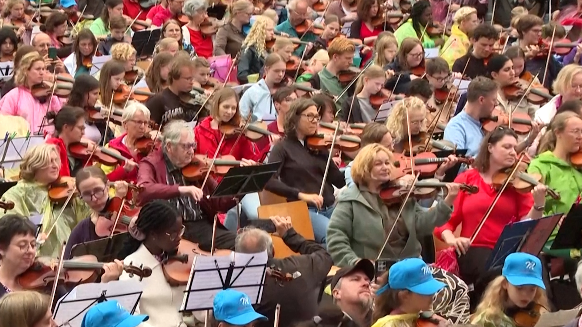 Germany breaks world record for largest string orchestra