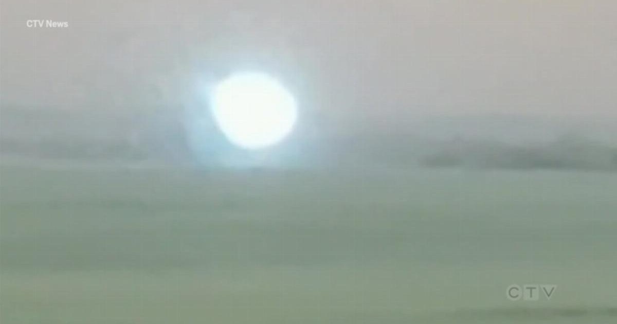 Mysterious ‘glowing orb’ eerily hovers over couple’s home in Canada