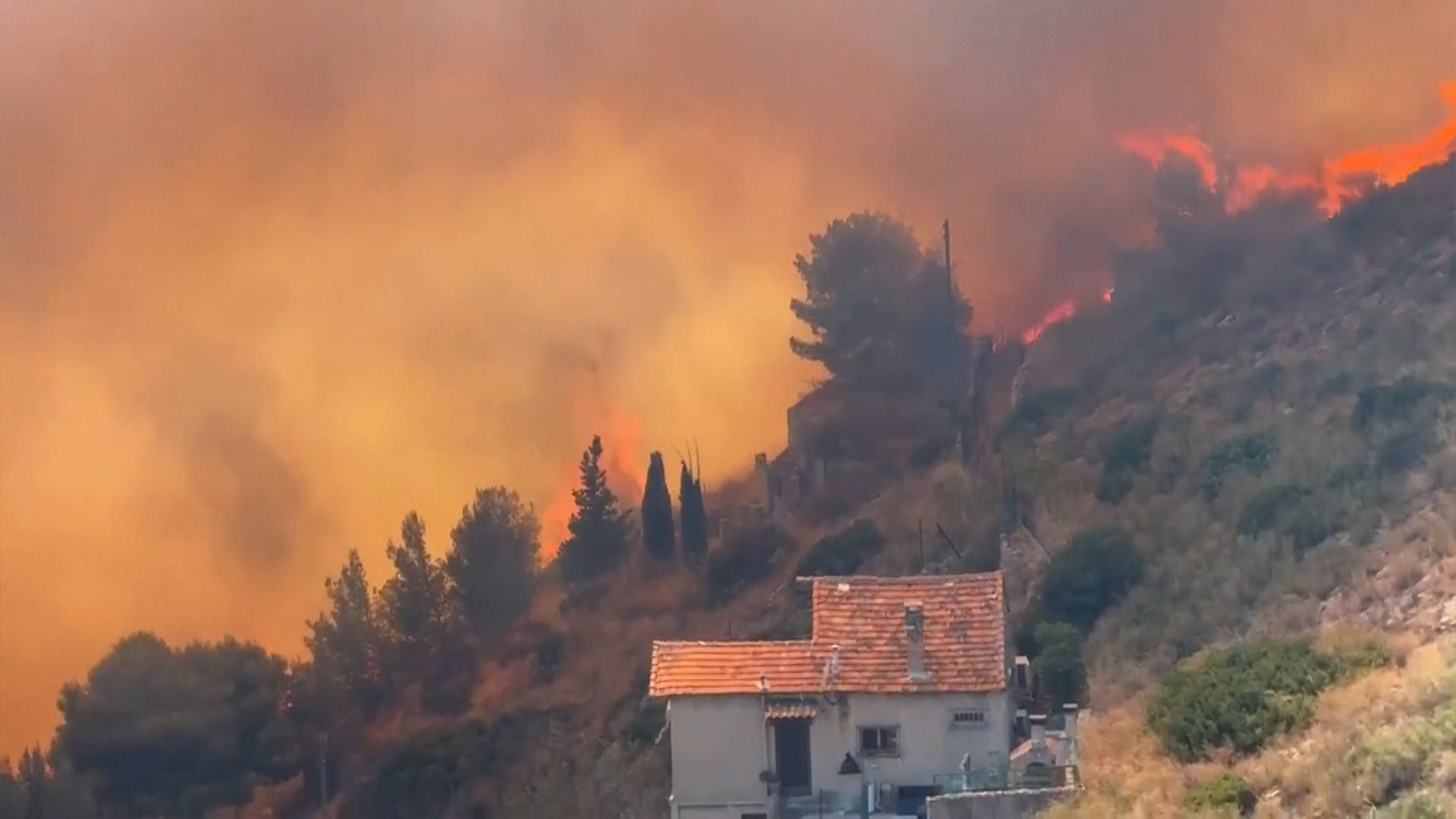 Wildfires shut airport near Marseille in France