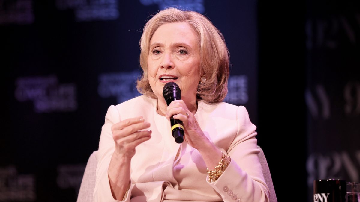 Inspecting claim Hillary Clinton supplied Iran with uranium for nuclear program