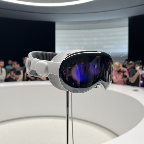 Report: Apple M4, more comfortable strap will headline first major Vision Pro update
