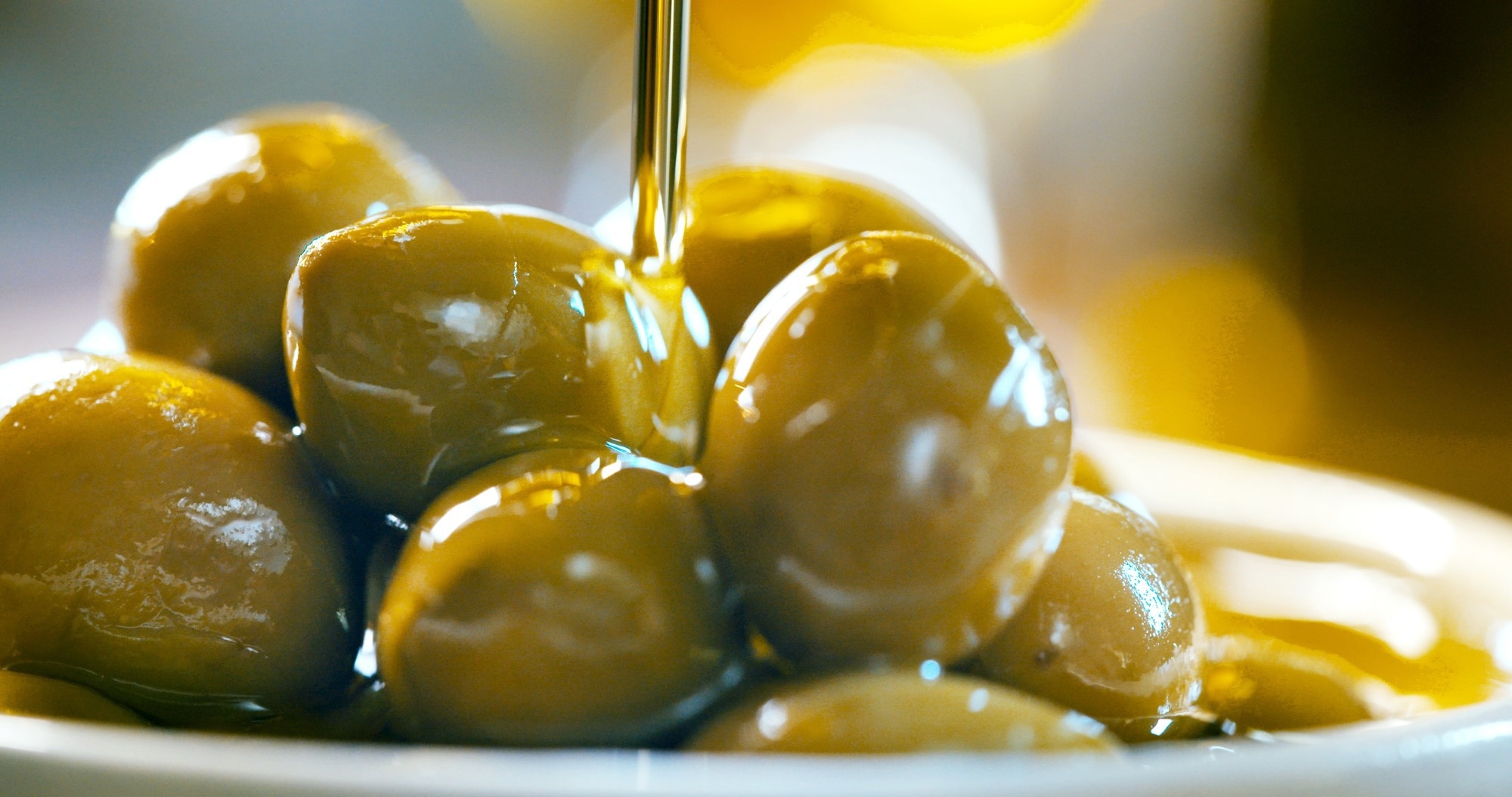 How does olive oil affect gut health?