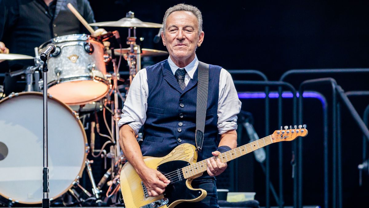 Checking claim Bruce Springsteen paid for funerals of Texas flood victims