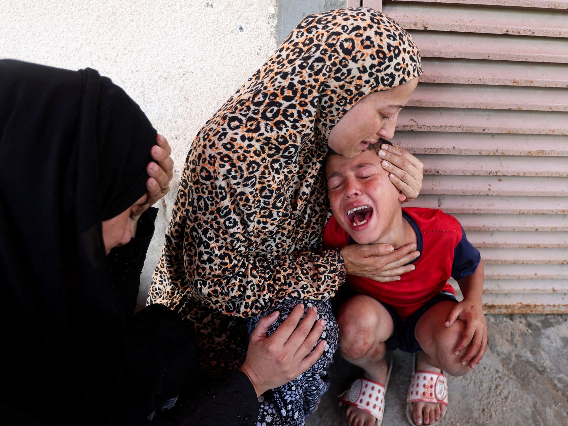 Israeli attacks kill 82 amid forced displacement plans, truce talks in Gaza