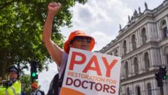 Health secretary and BMA to meet in bid to avoid strikes