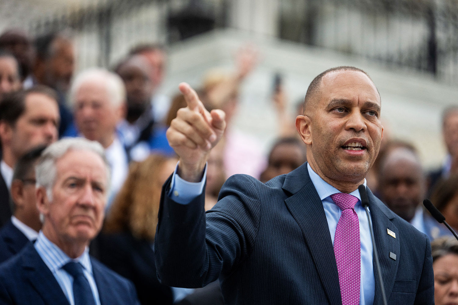 Rogue Trump impeachment efforts divide House Democrats