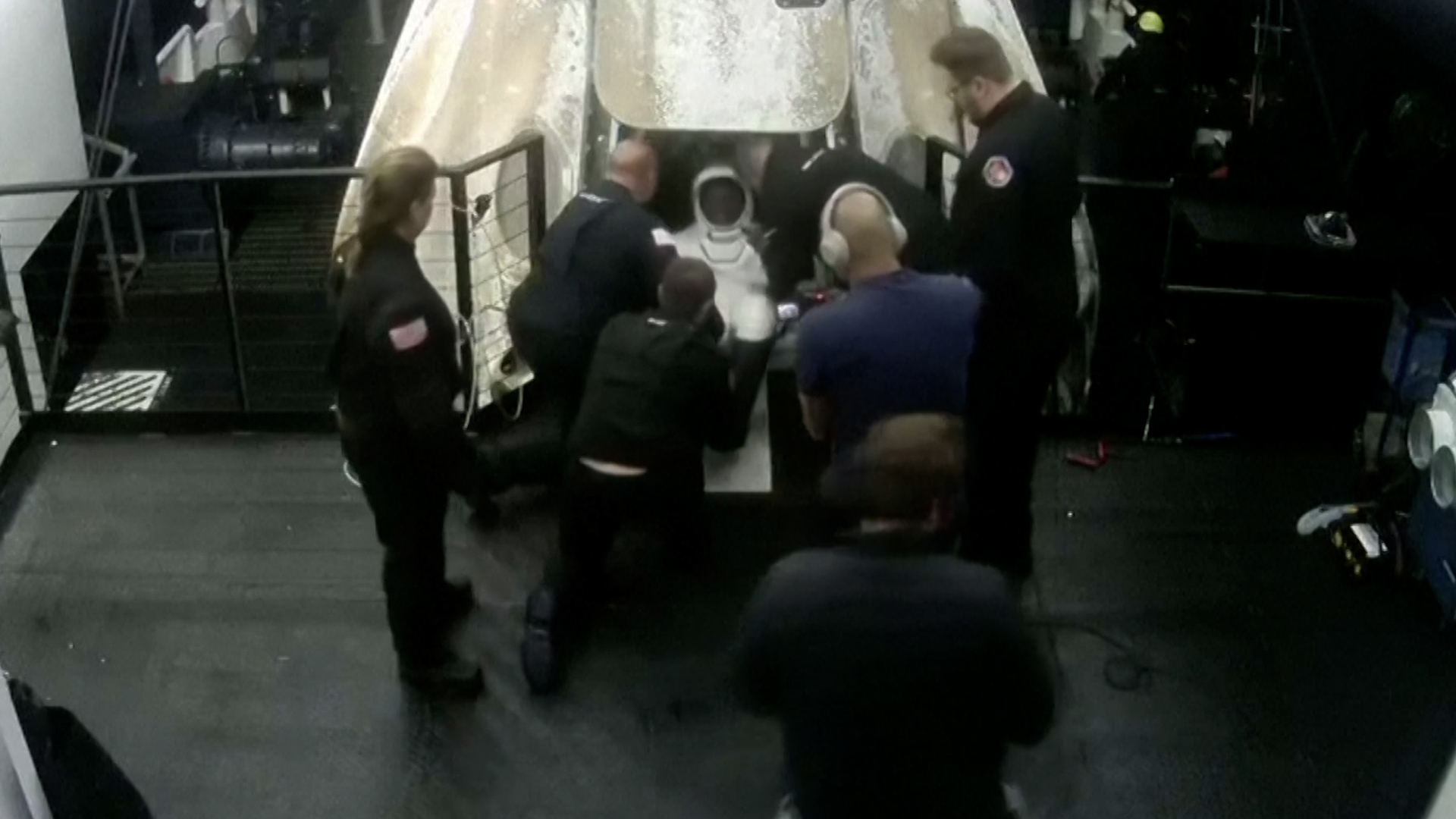 Video: SpaceX capsule returns to earth after 20-day mission
