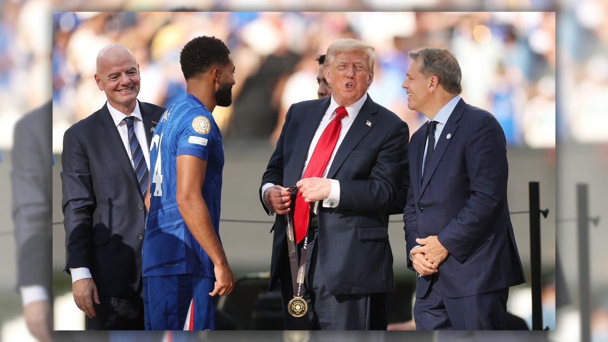 Trump pocketed a FIFA gold medal, but no evidence he ‘stole’ it from players