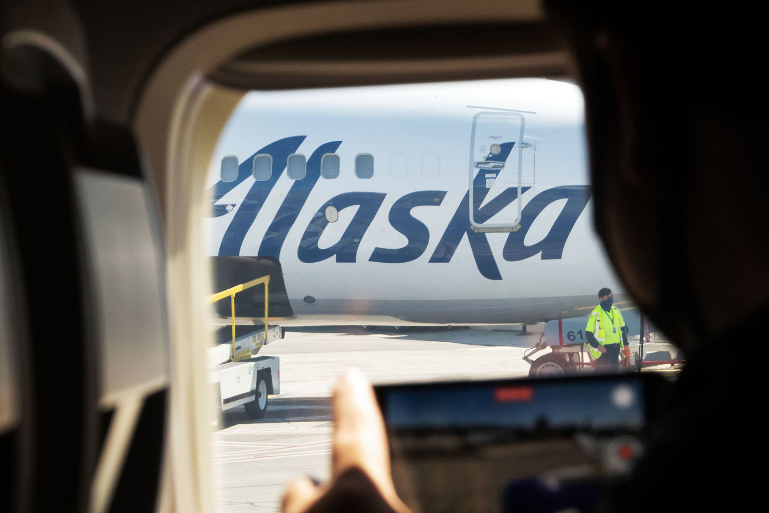 Alaska Airlines grounds planes amid computer network outage