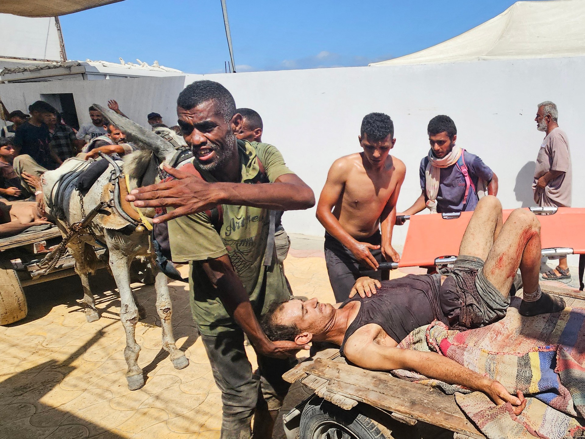 What is the ‘kill zone’ people in Gaza need to cross to receive aid?