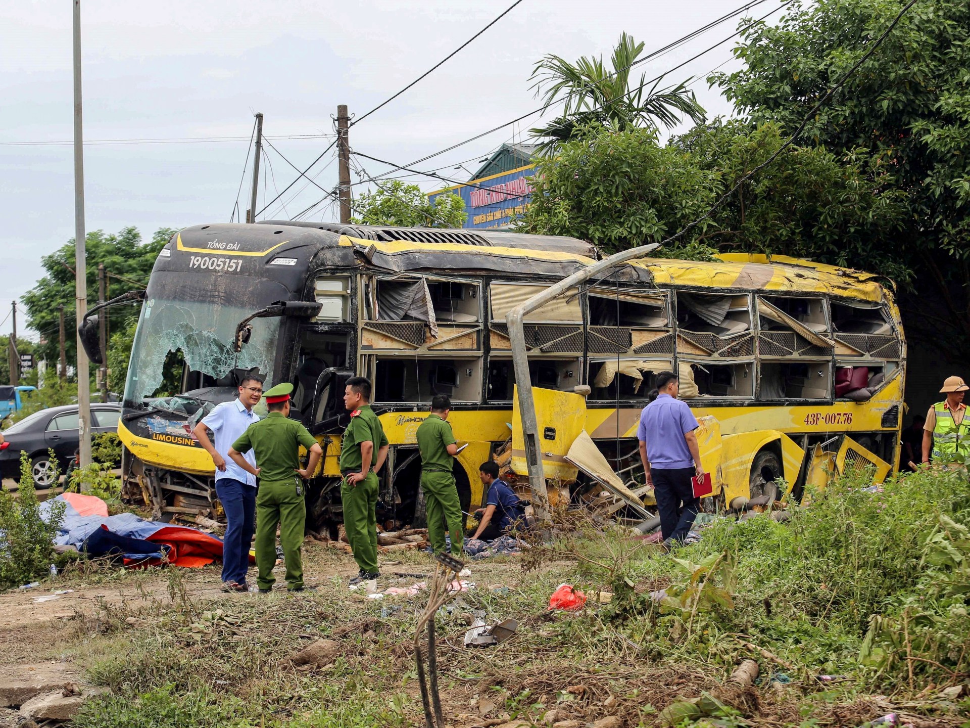 Ten killed, 12 injured in Vietnam sleeper bus road crash