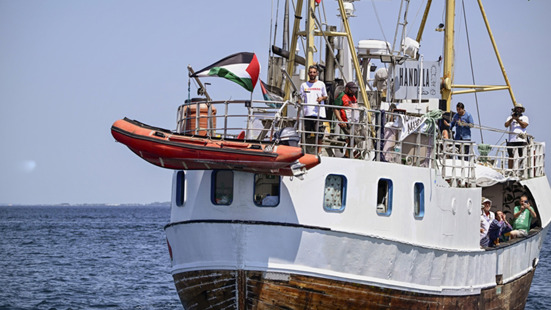 Activist confronts Israeli Navy before soldiers raid Handala aid ship