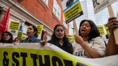 Nurses to ‘overwhelmingly’ reject pay deal as strike vote looms
