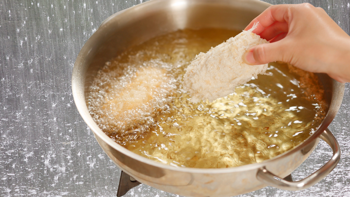Is frying food really behind the rain sounds you hear in movies?