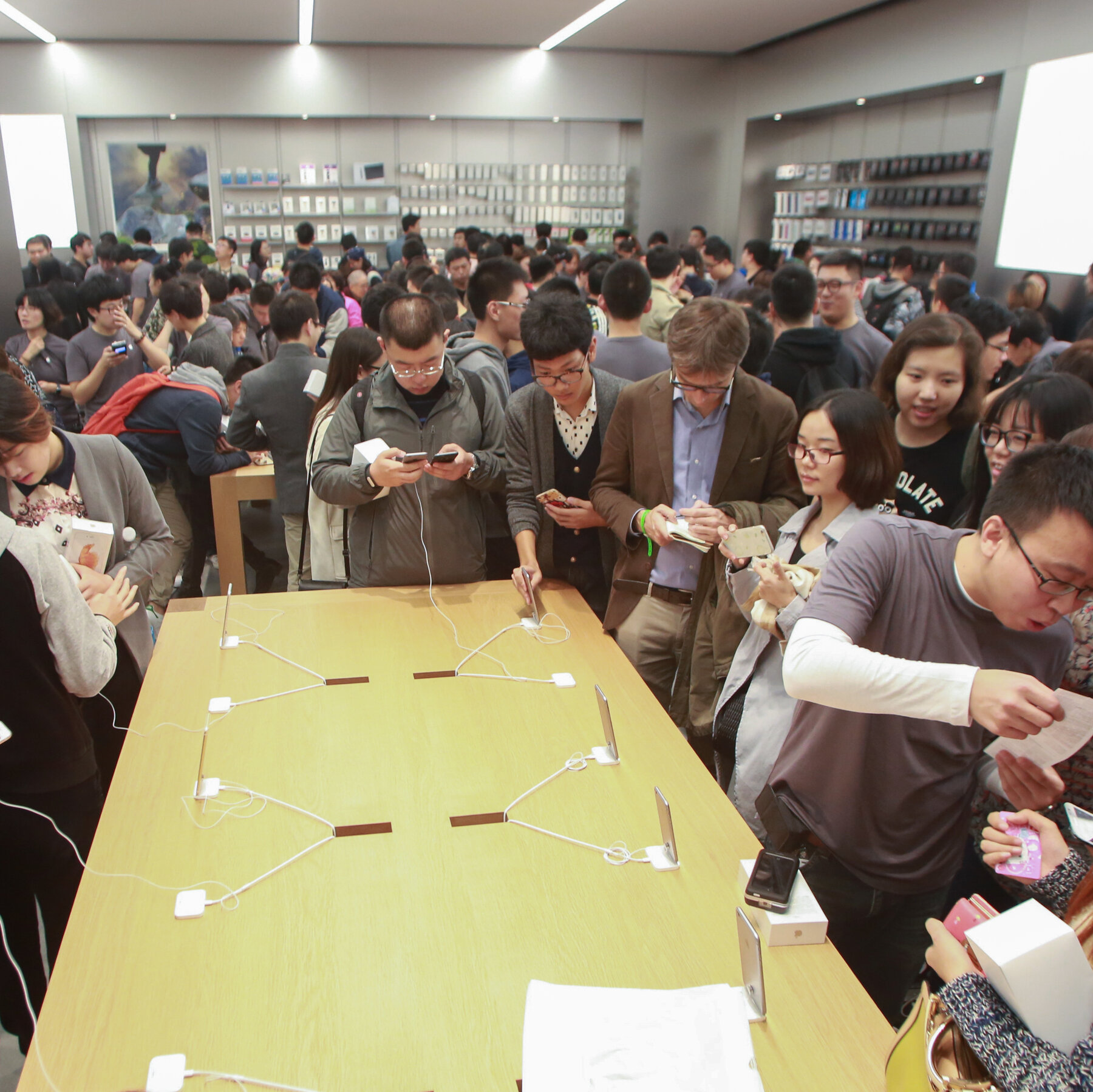 Apple Is Shutting a Store in China, Its First Closure in the Country