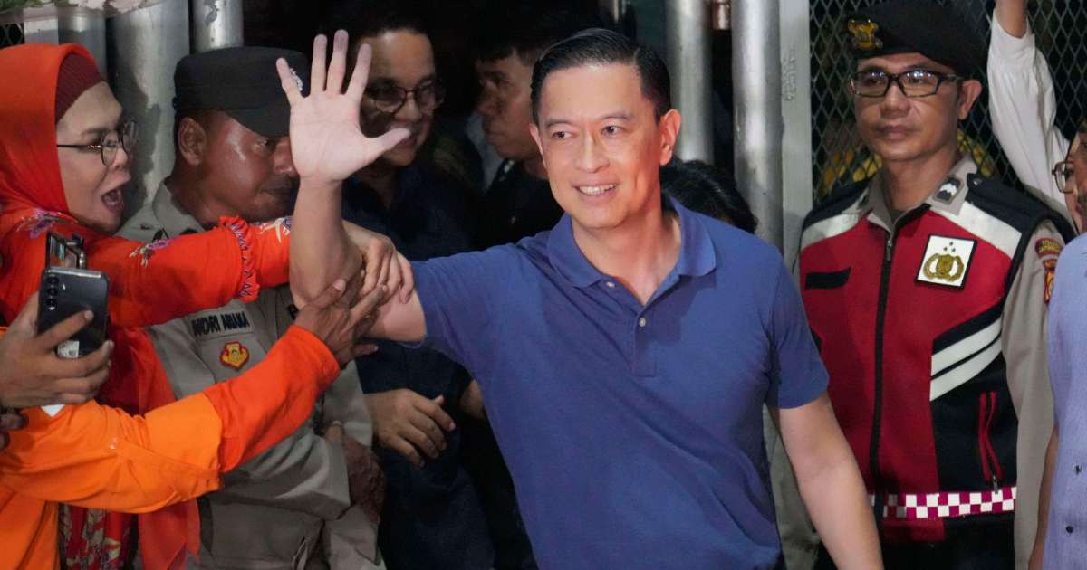 Indonesian president frees hundreds of prisoners as part of unity plan