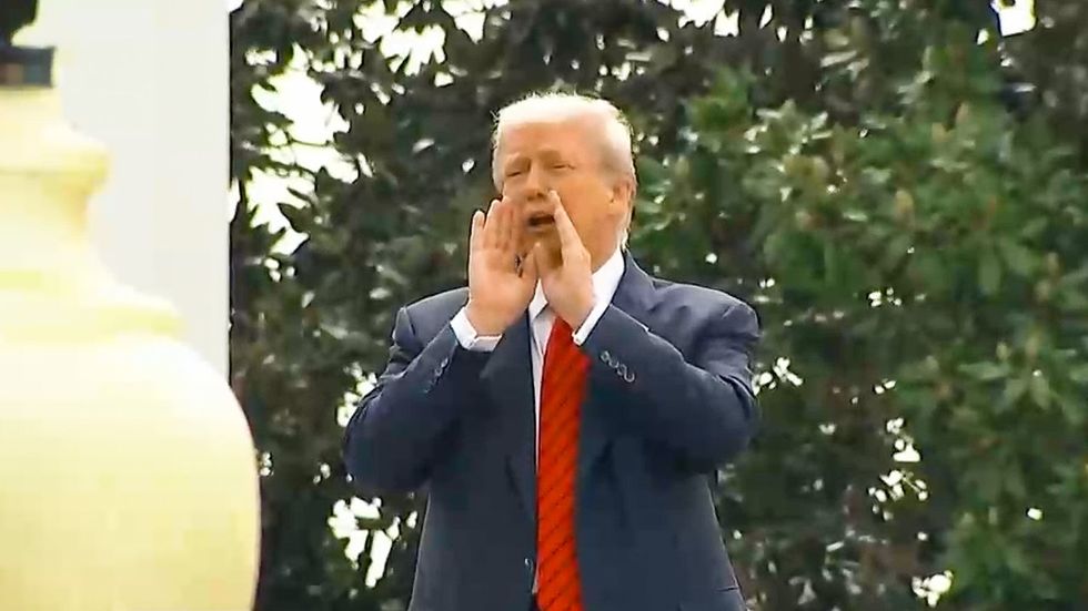 Trump yells from White House roof in bizarre impromptu press conference