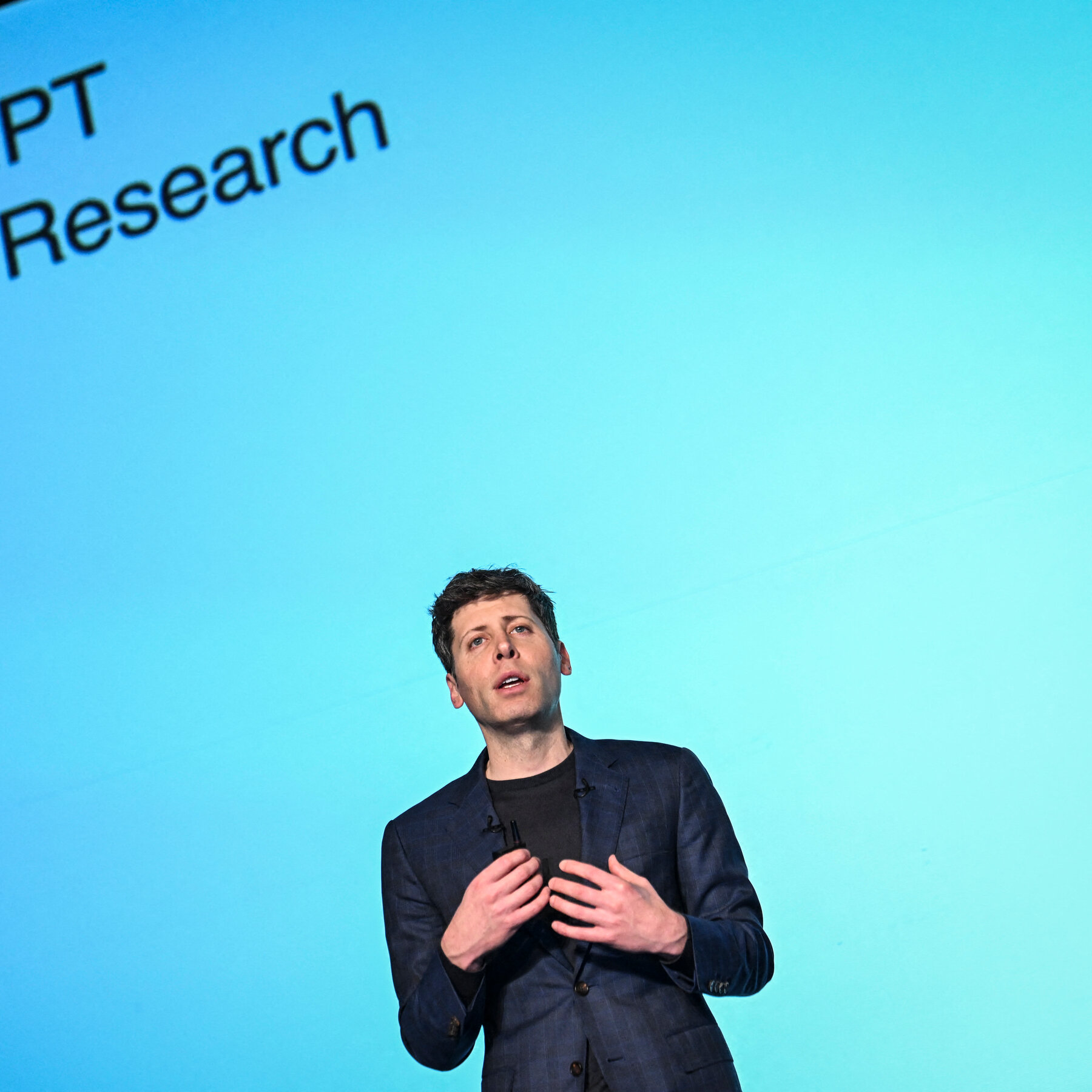 OpenAI Unveils GPT-5, New AI Model, to ChatGPT Users