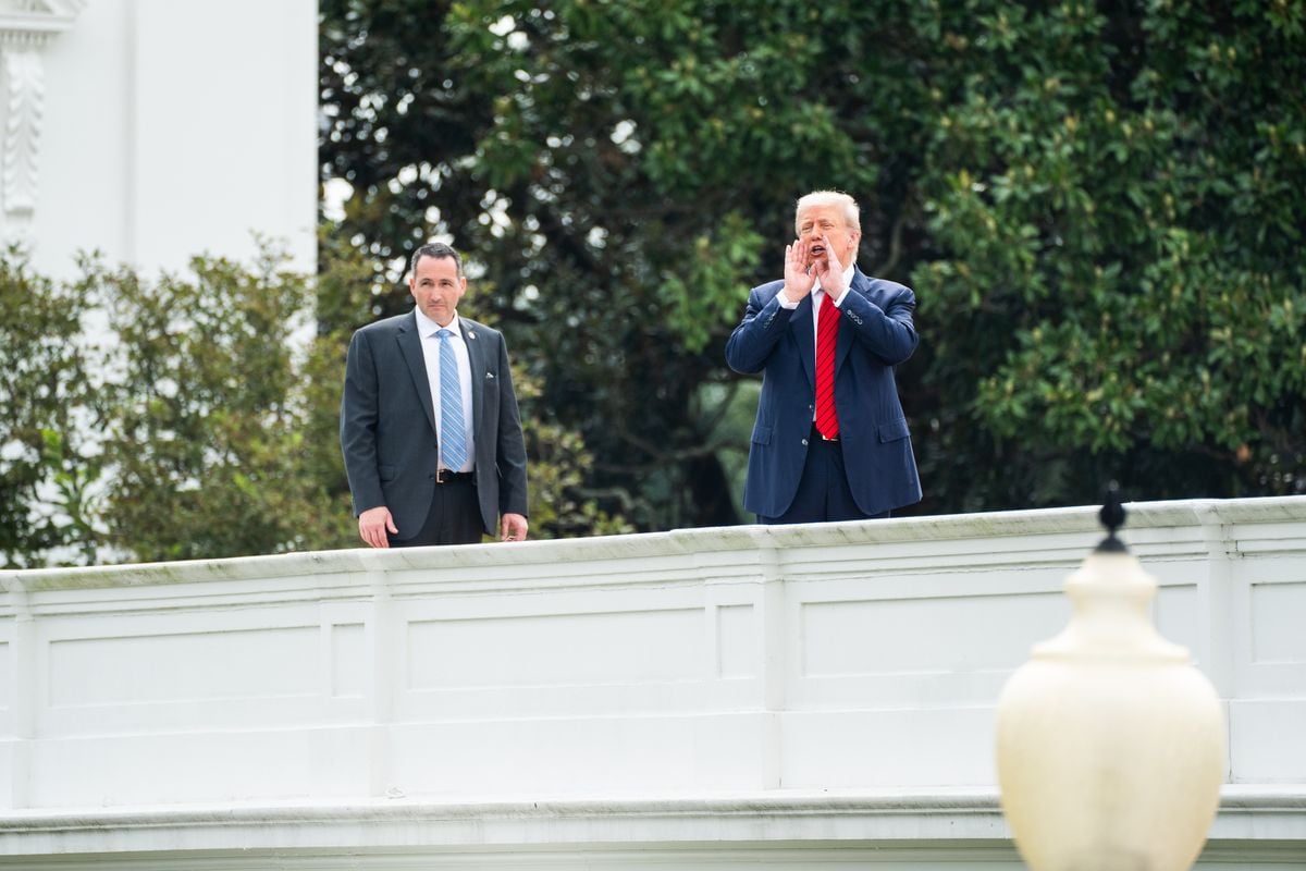 Video shows Trump dancing on White House roof?
