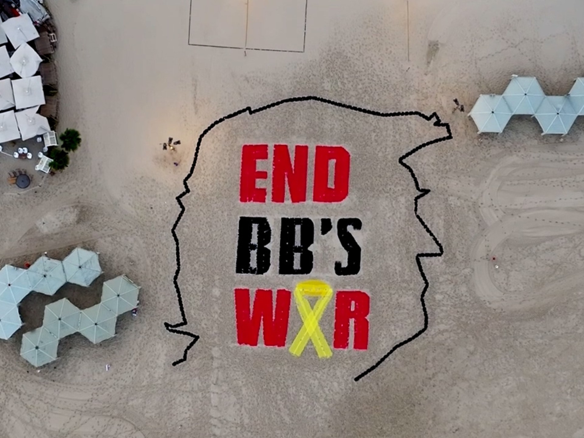 Huge sign on Tel Aviv beach tells Trump to ‘end BB’s war’