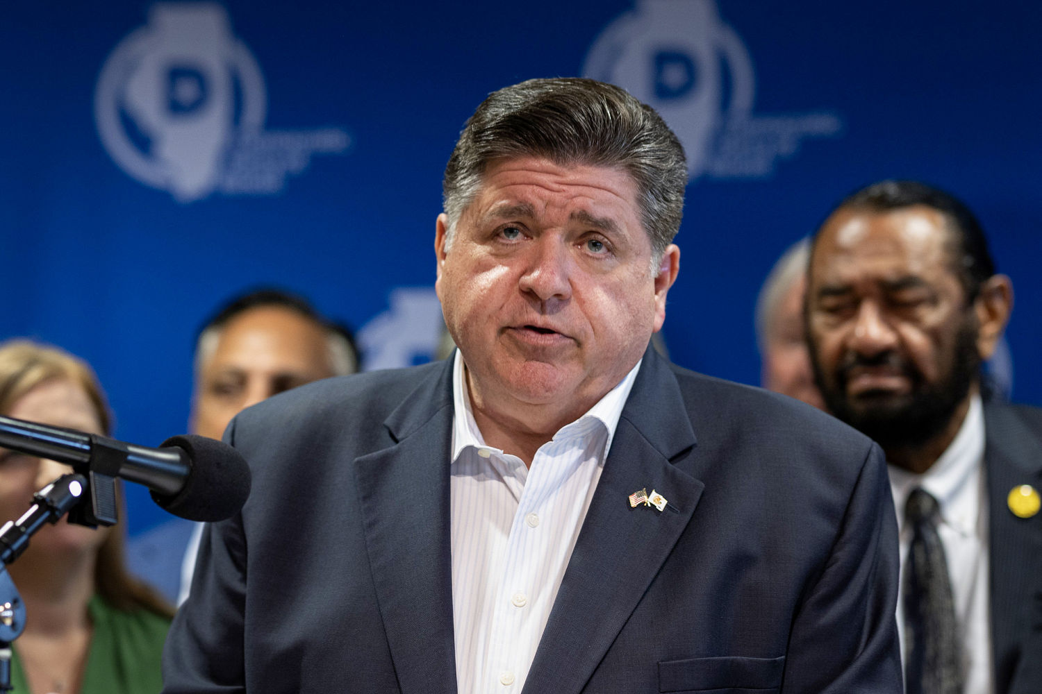 Illinois Gov. JB Pritzker blasts Abbott and Trump over GOP redistricting efforts