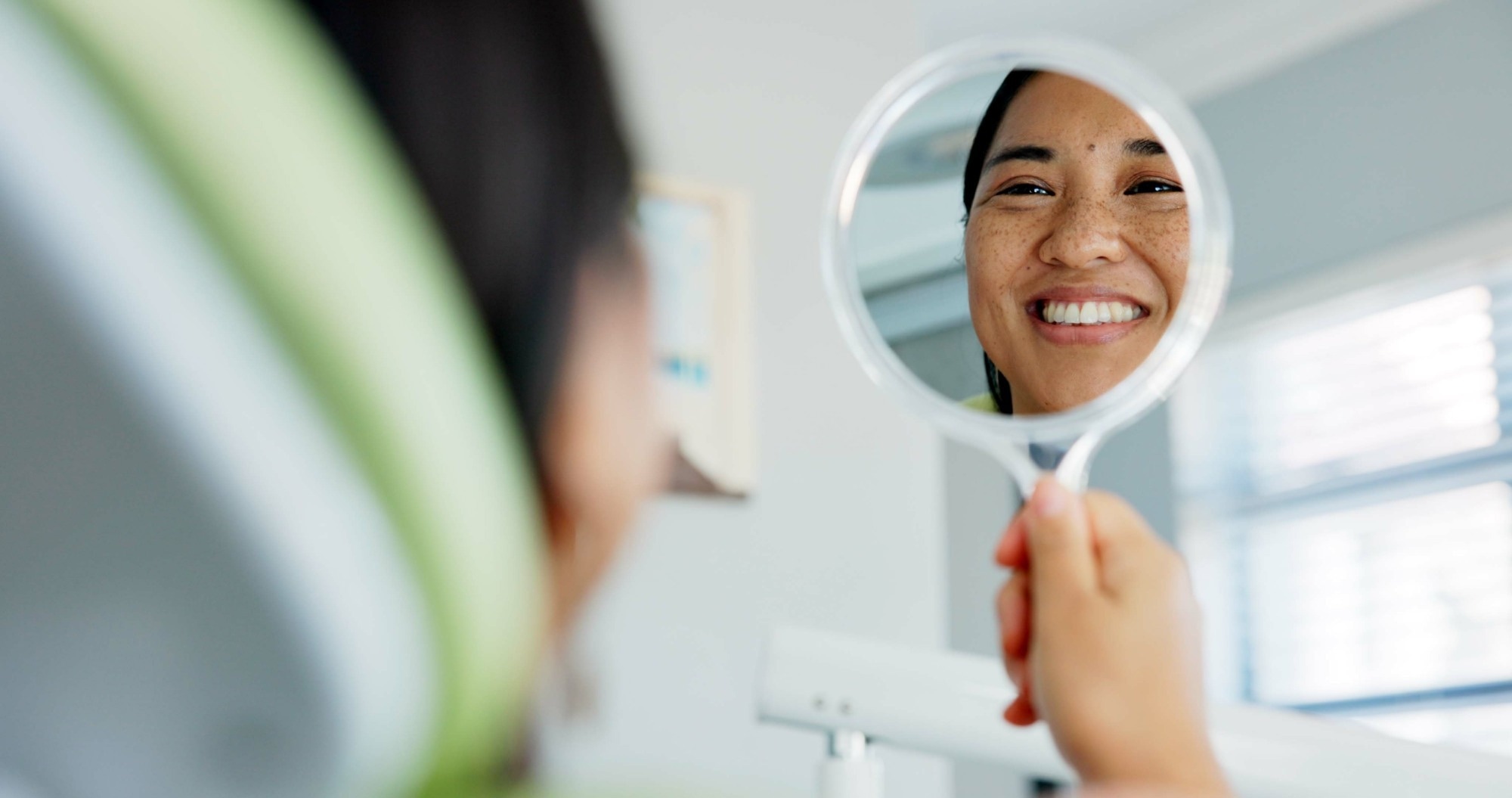 Personality predicts who stays happy with a smile after teeth whitening