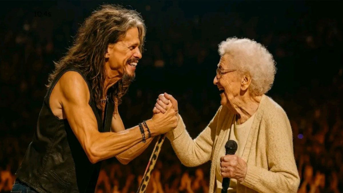 Steven Tyler invited elderly woman onstage to sing in August 2025?