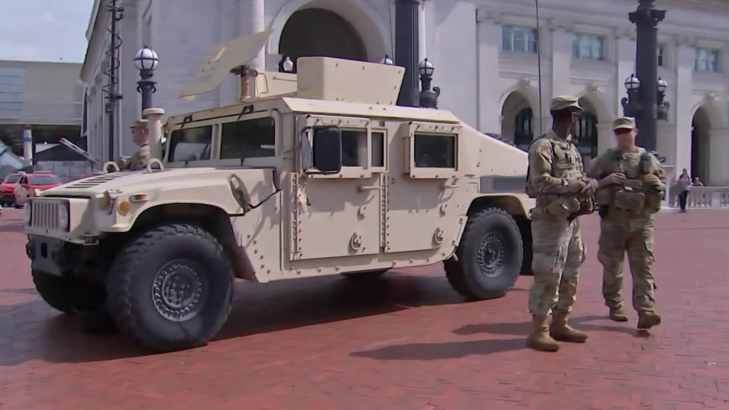 More federal agents and National Guard troops patrolling DC