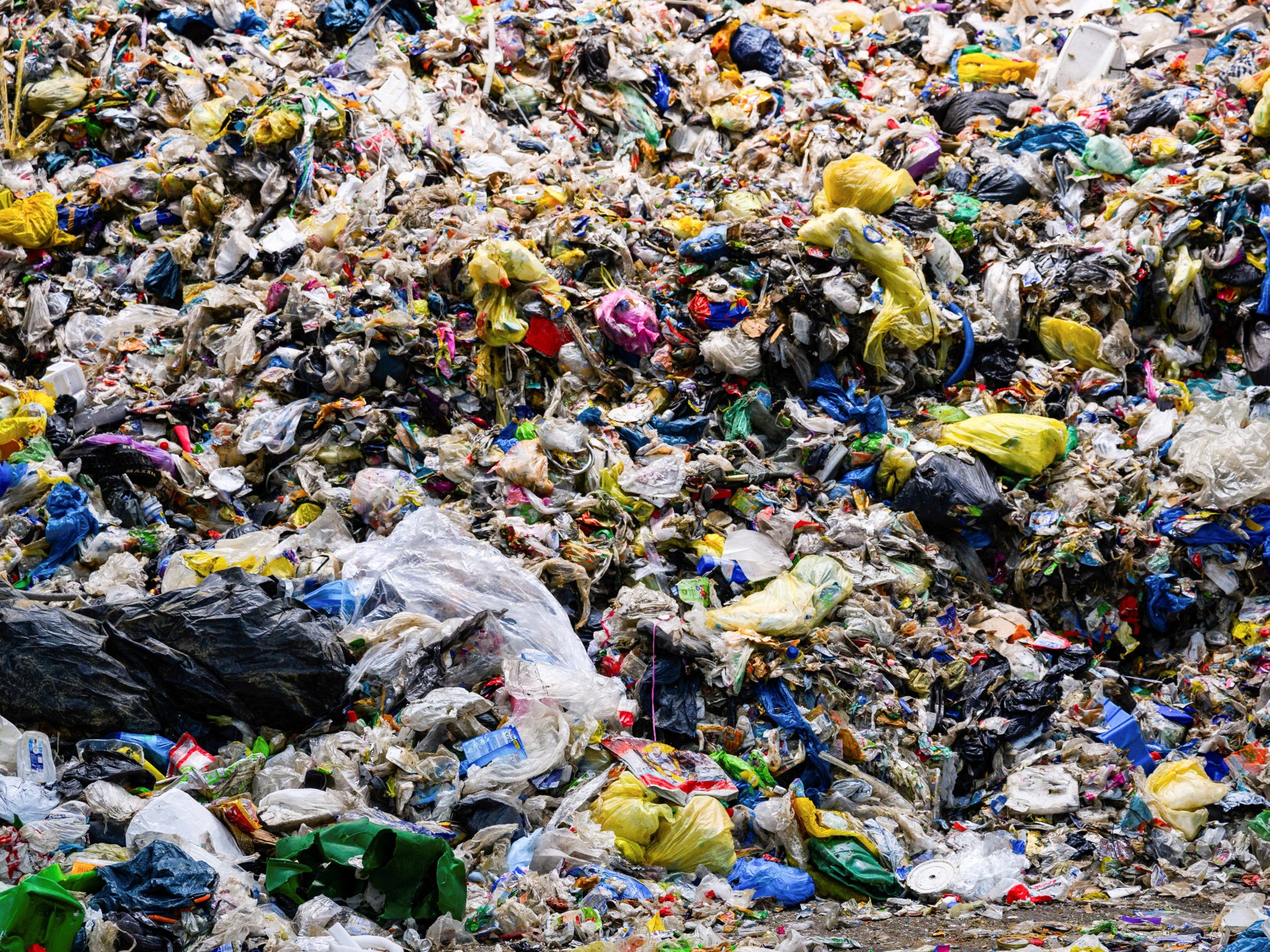 Geneva talks on global plastic pollution treaty collapse without a deal