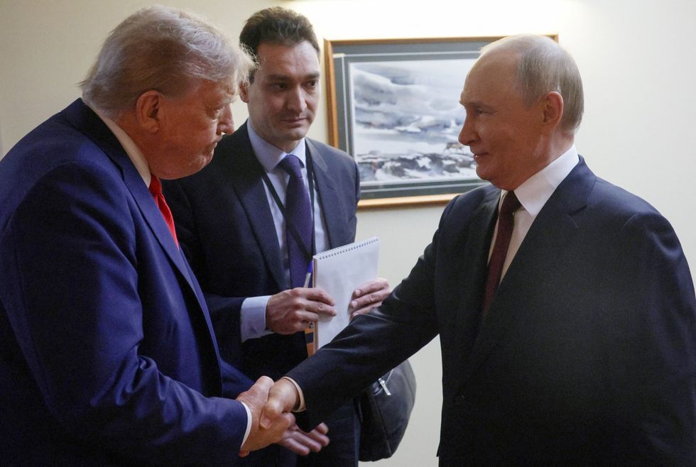 ‘I’d rather not’: Trump ducks Hannity when pressed on Putin meeting details