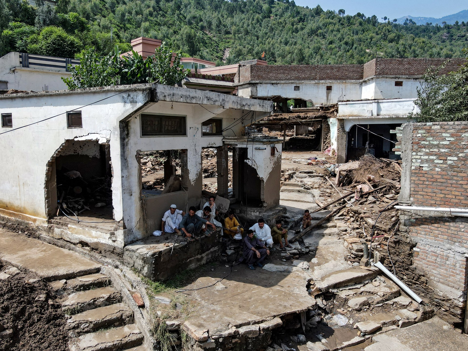 Hopes for survivors fade as Pakistan rescuers search for 150 still missing