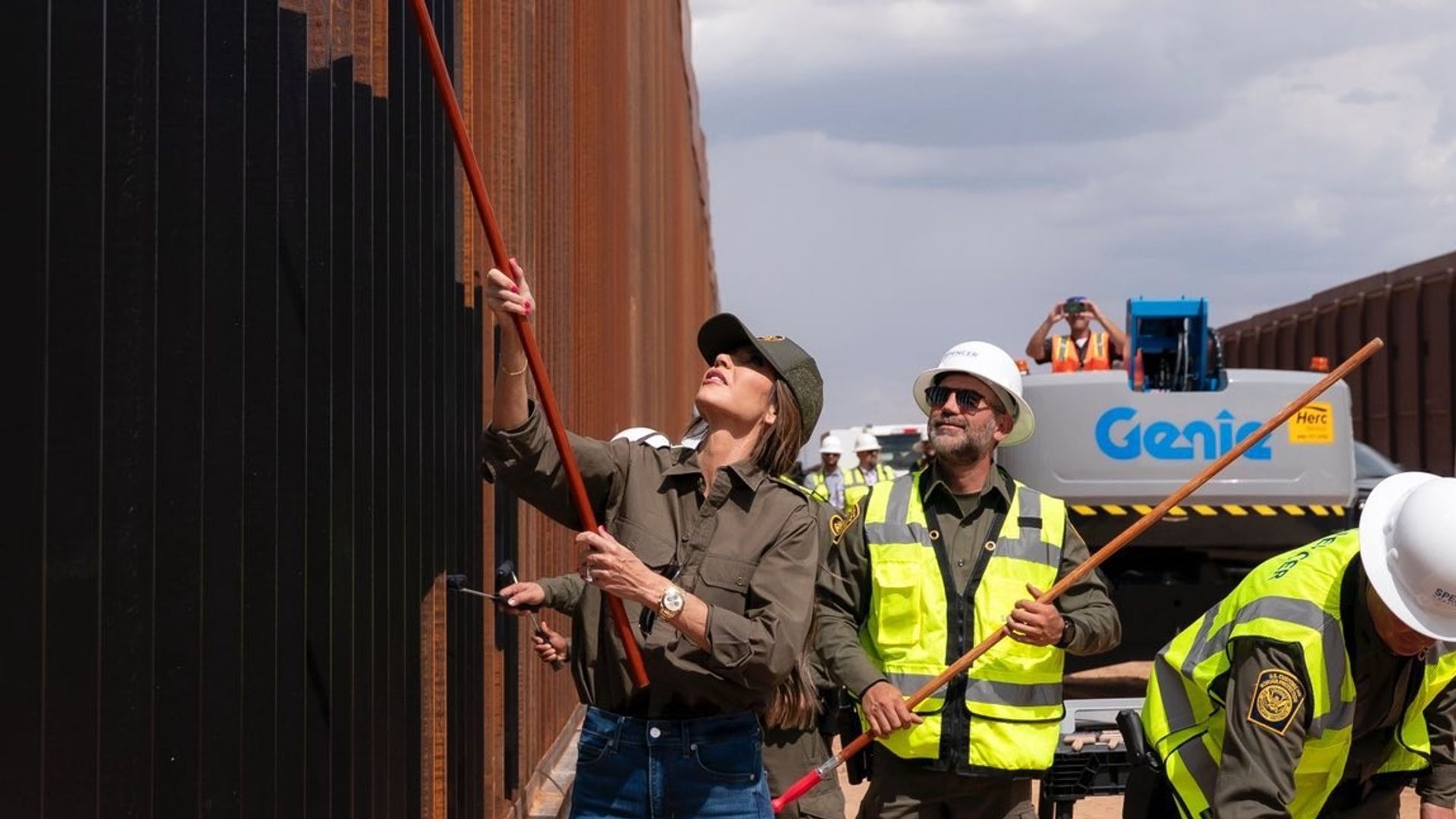 US-Mexico border wall to be painted black, ‘to make it even harder to climb’