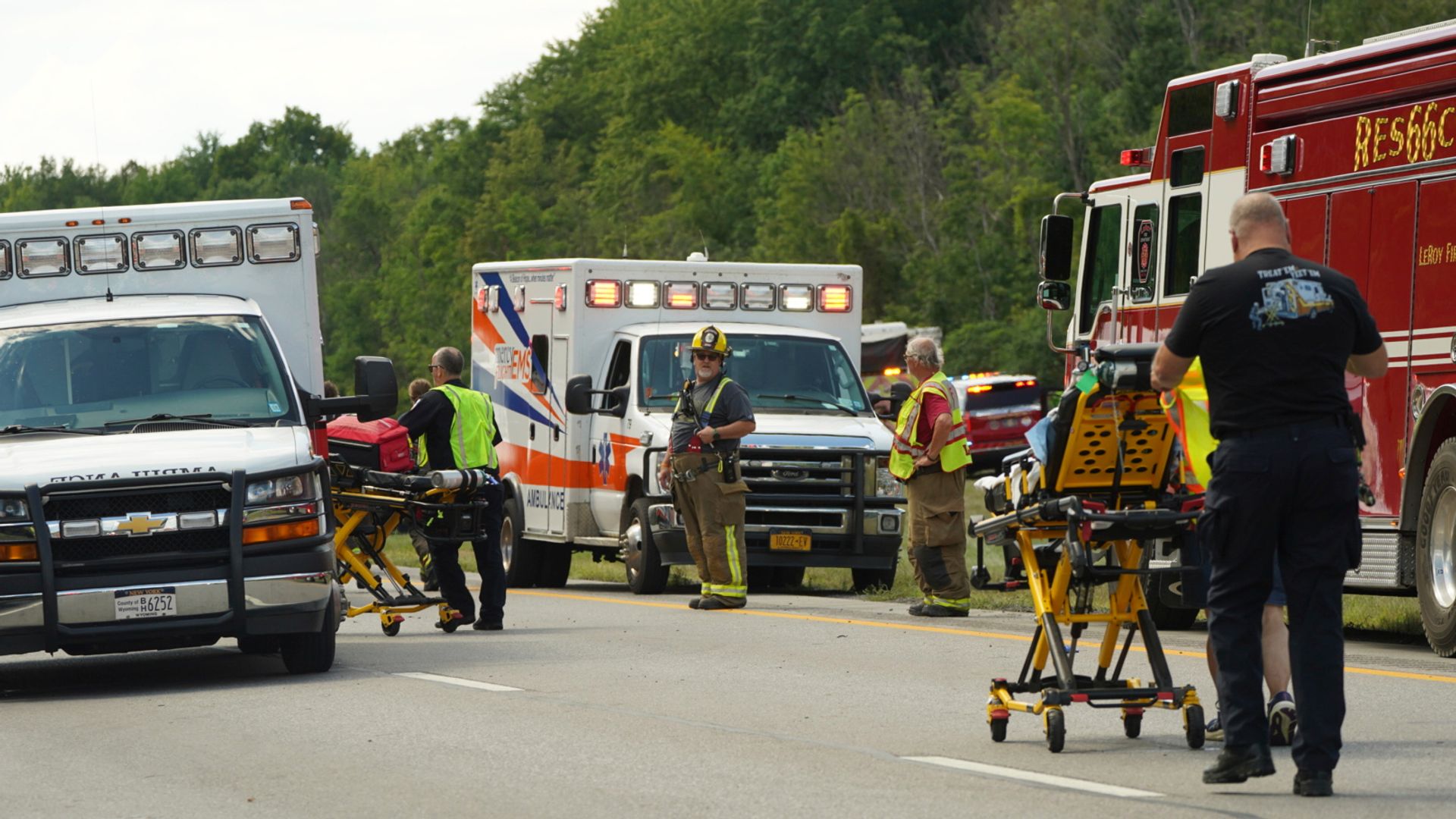 Multiple people killed after tour bus returning from Niagara Falls crashes