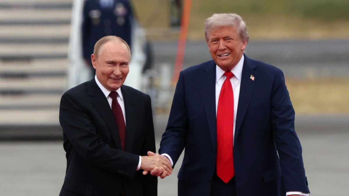 Analyzing poll claiming to show Trump’s approval rating rose to 54% after Putin summit