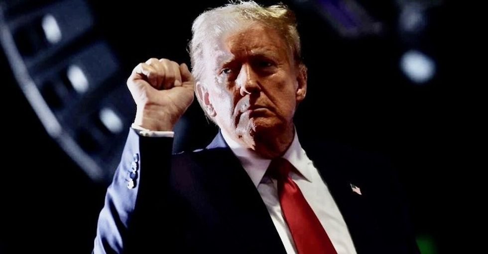 ‘What disease’: Photos of Trump’s hand make onlookers declare the president is ‘melting’