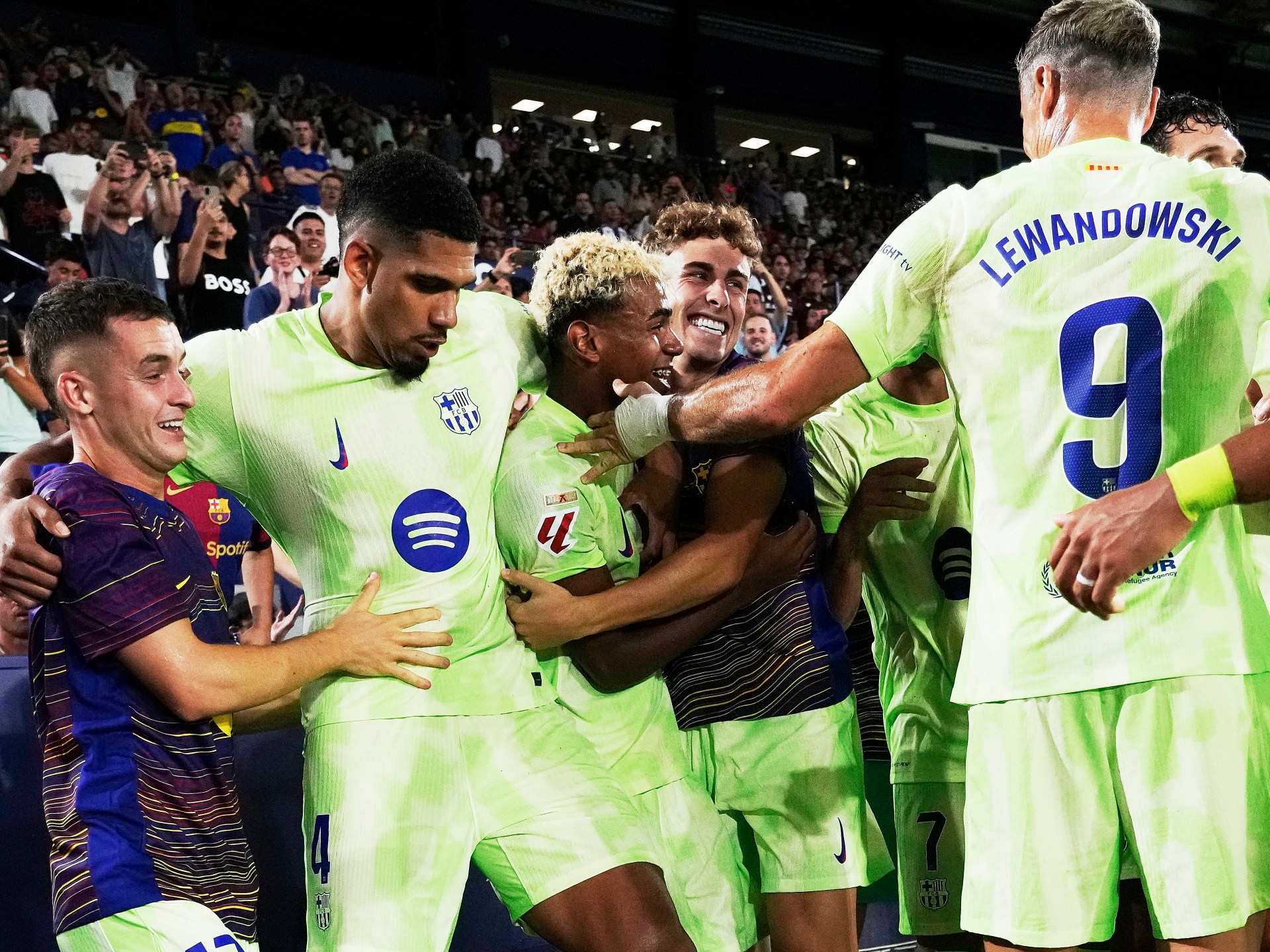 Barcelona defeat Levante with thrilling comeback in La Liga