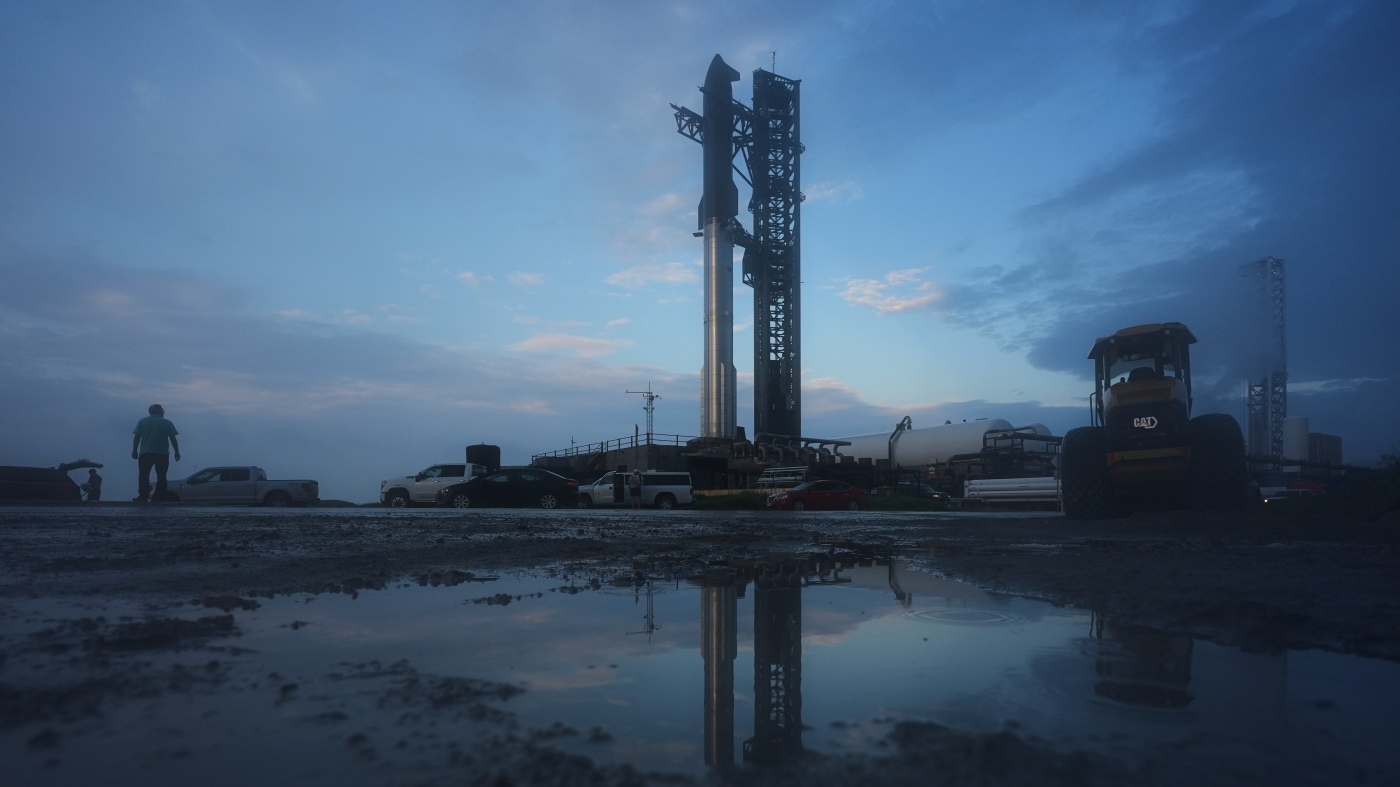 SpaceX postpones 10th test launch of massive Starship rocket