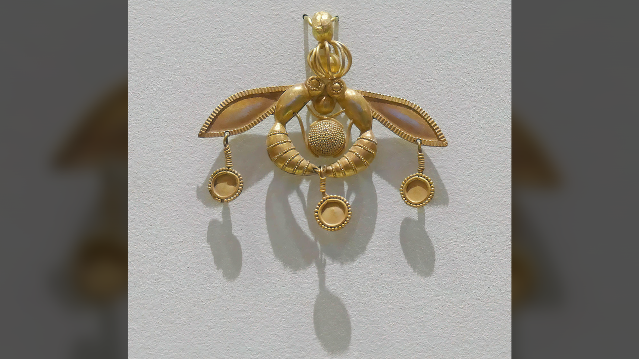 Malia Bee Pendant: A 3,800-year-old accessory found in a Minoan ‘pit of gold’