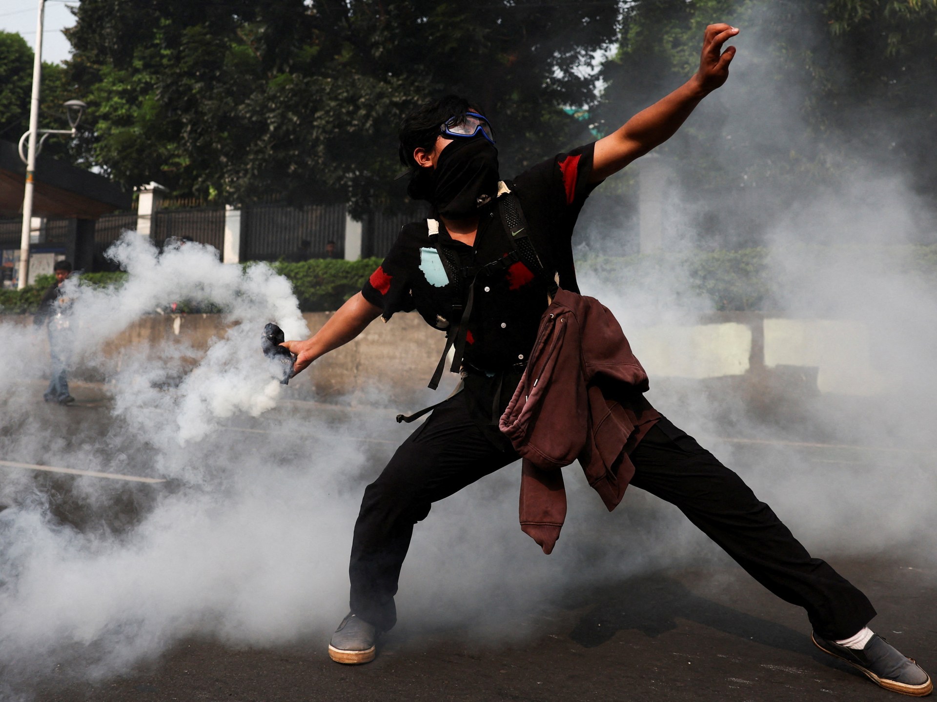 Indonesian police clash with students protesting lawmakers’ salaries