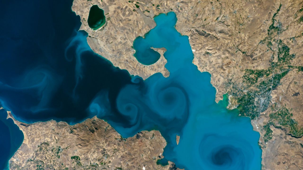 Rare milky plumes paint stunning swirls in world’s largest ‘soda lake’ — Earth from space