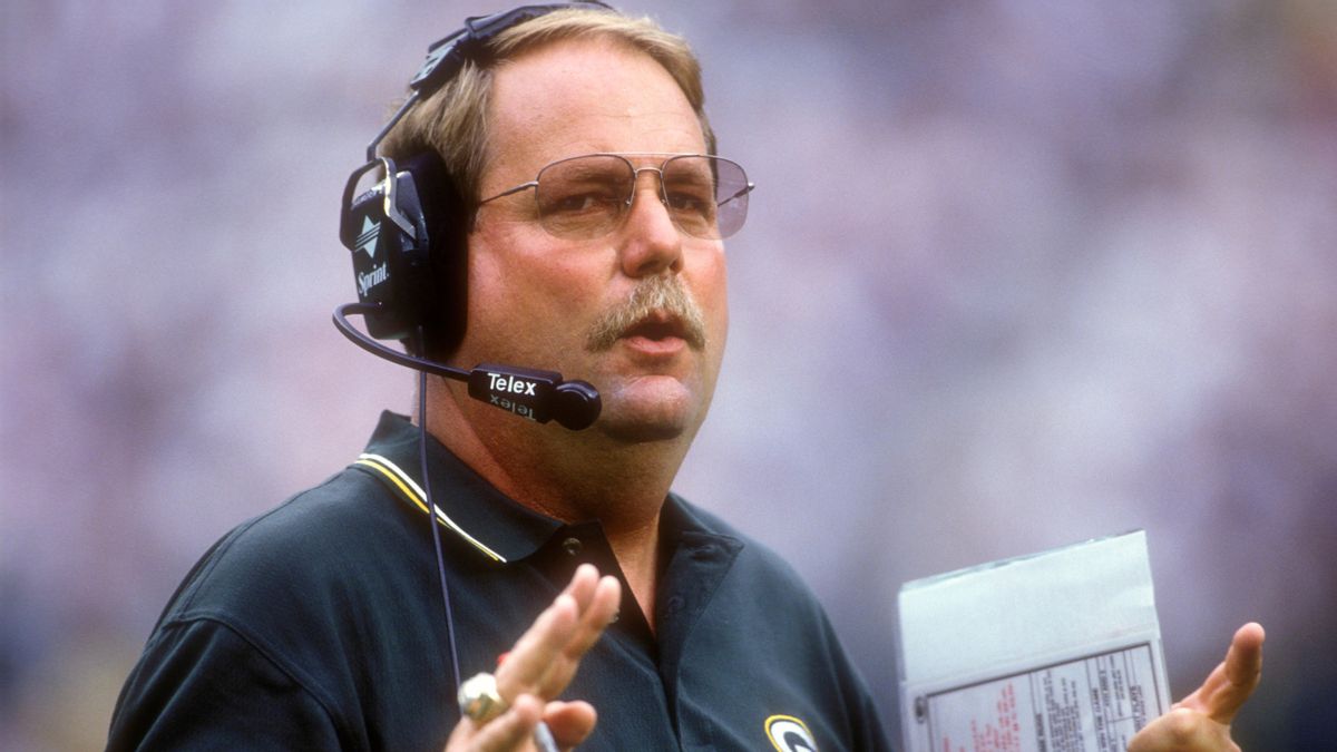Don’t fall for claim former Green Bay Packers coach Mike Holmgren died