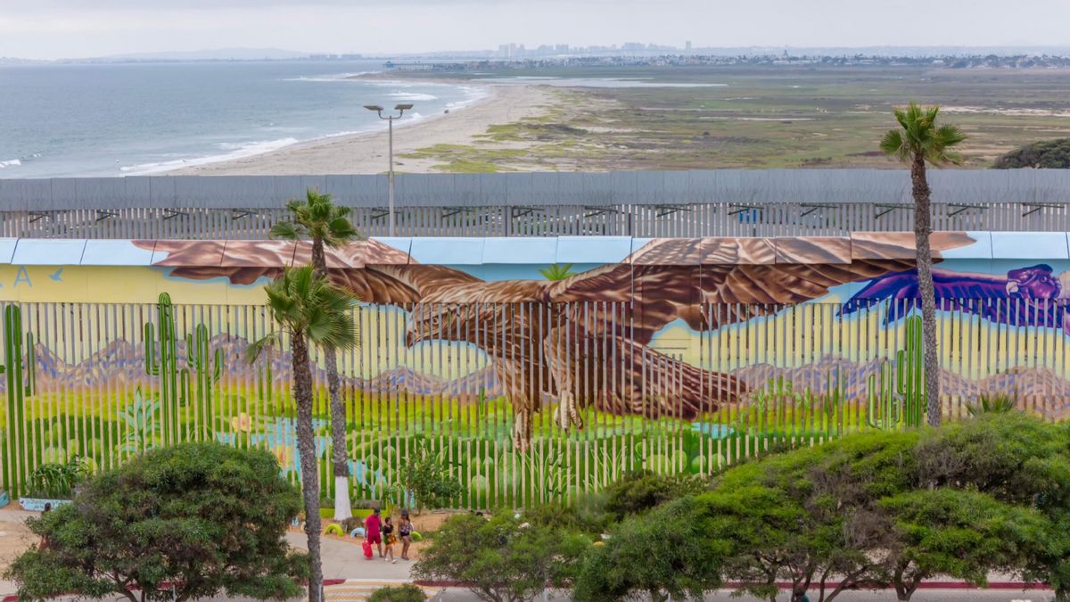 Real mural on Mexican side of border wall?